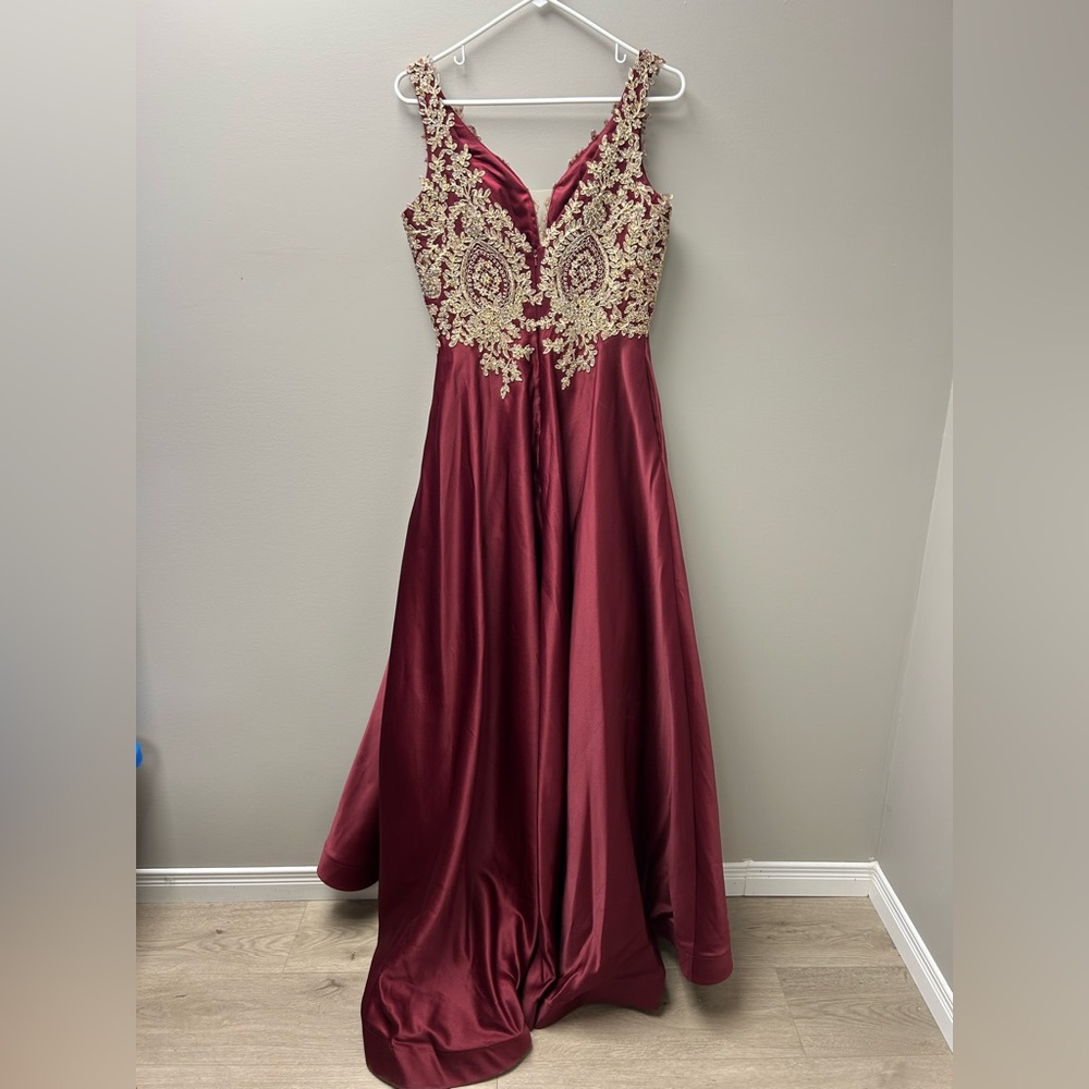 Sugar Burgundy‎ & Gold Embroidered Ball Gown Size M (Formal/Prom) - Picture 5 of 8